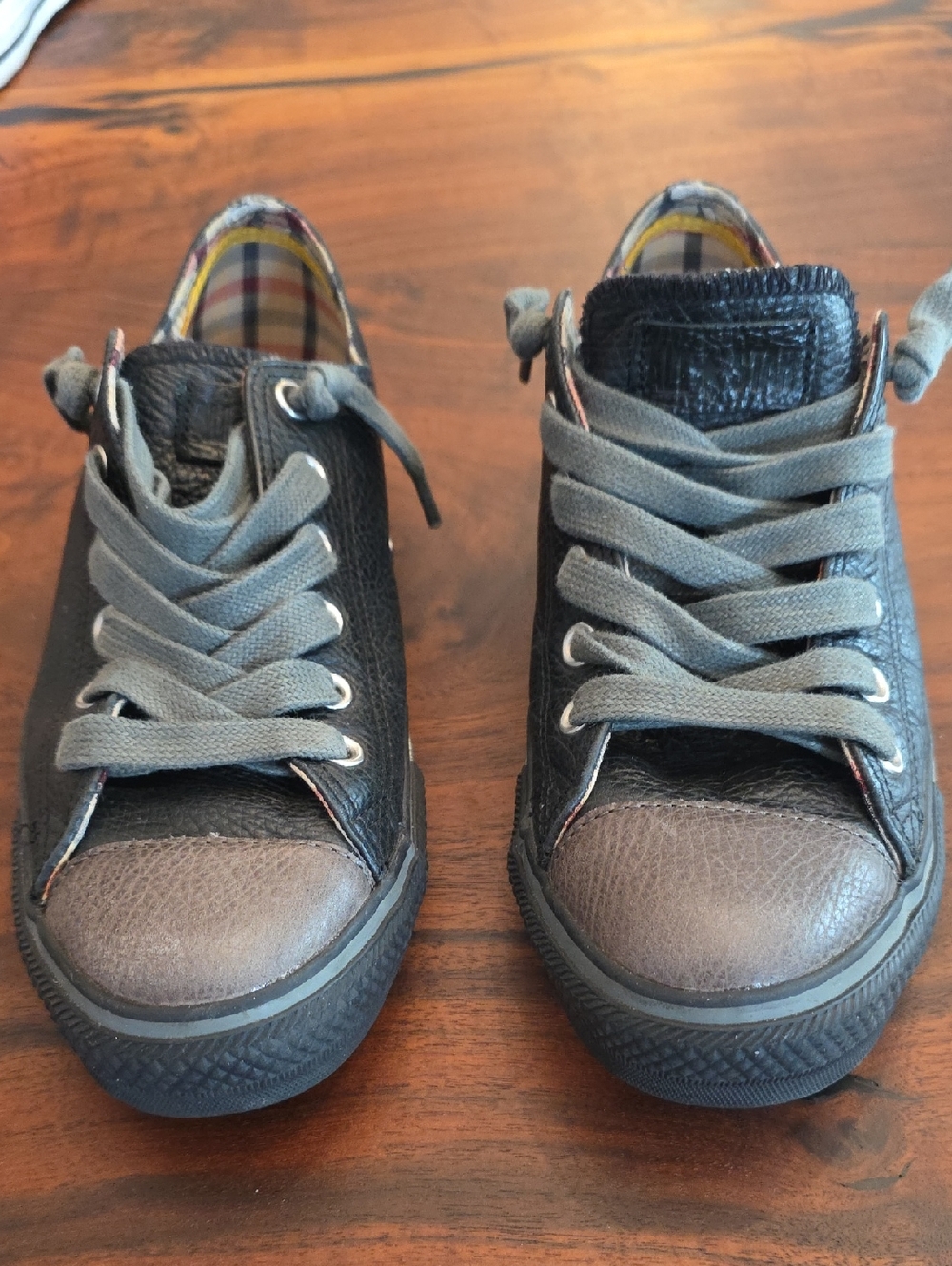 Converse Black and Gray🔥 Leather Sneakers🔥LIKE NEW🔥